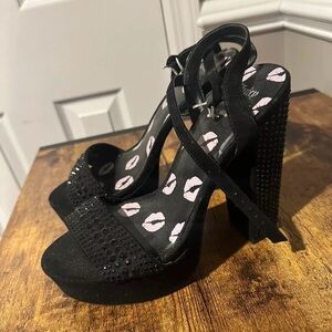 Chic Black Studded Platform Heels